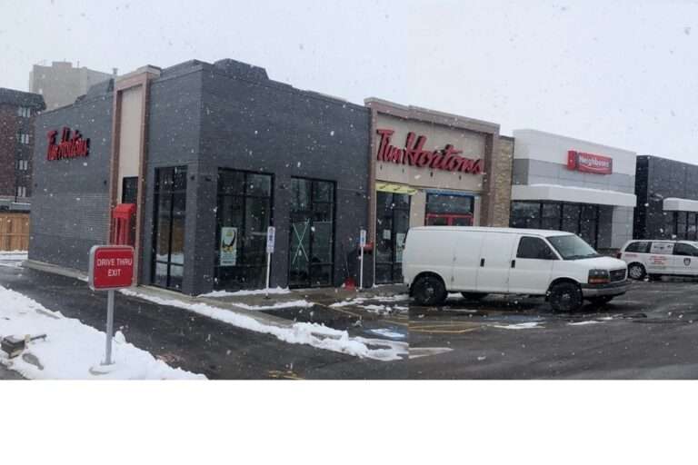Retail Plaza, Woodstock